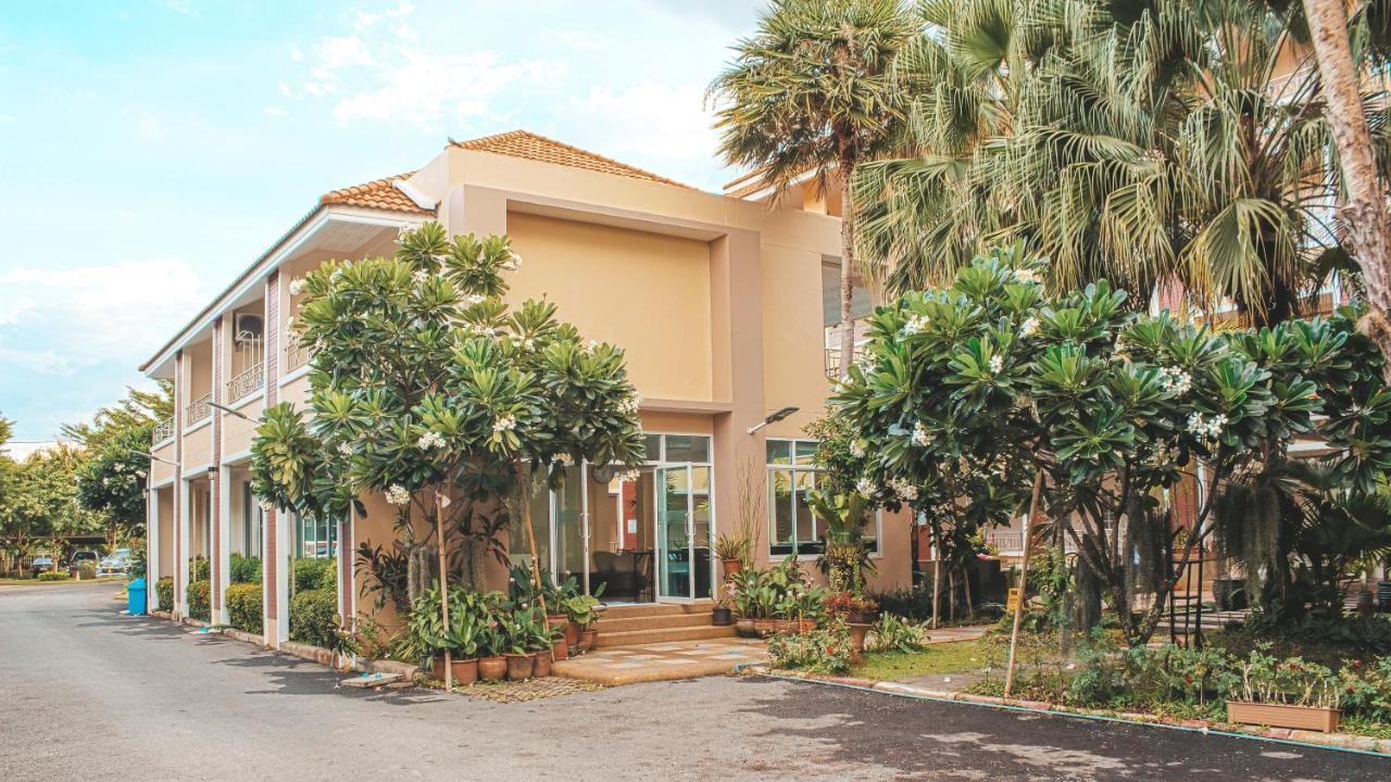 Nattidaplace Hotel Chiangmai 치앙마이 외부 사진